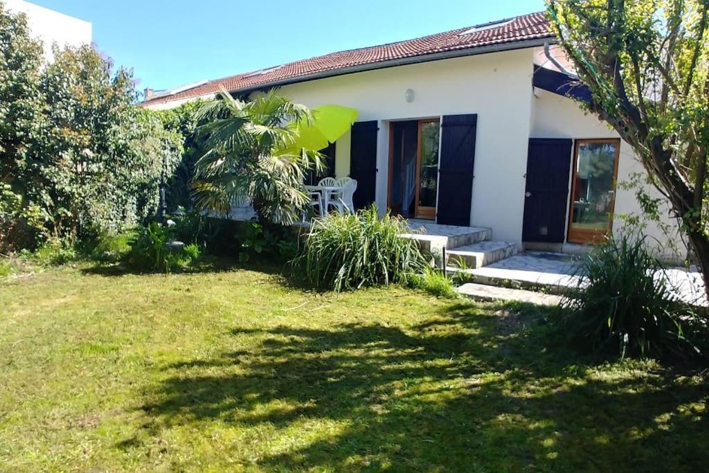 Comme A La Maison Cenon Bagian luar foto
