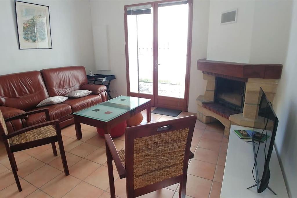 Comme A La Maison Cenon Bagian luar foto